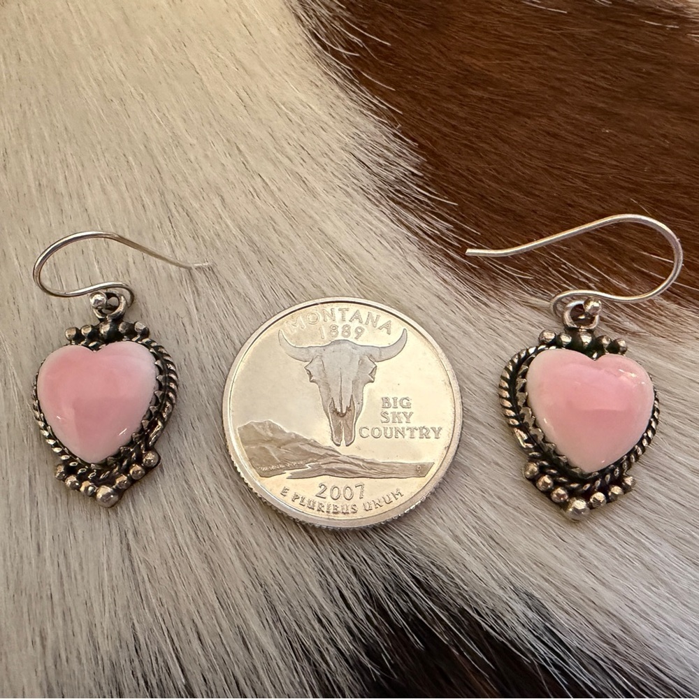 ❤️ Queen Pink Conch Navajo Style Heart Dangle Earrings Sterling Silver 7.7 Grams - Picture 4 of 11